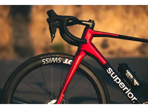 Superior X-Road 9.8 GF lesklý karbón červený