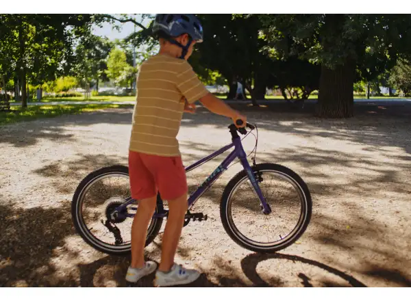 Fíha 20 AuraBlazer detský bicykel (fialový)