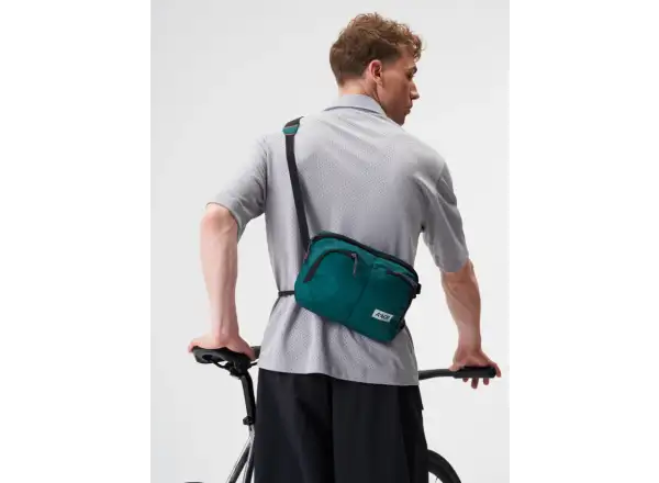 Aevor Sacoche Bag taška cez rameno 4 l Evergreen