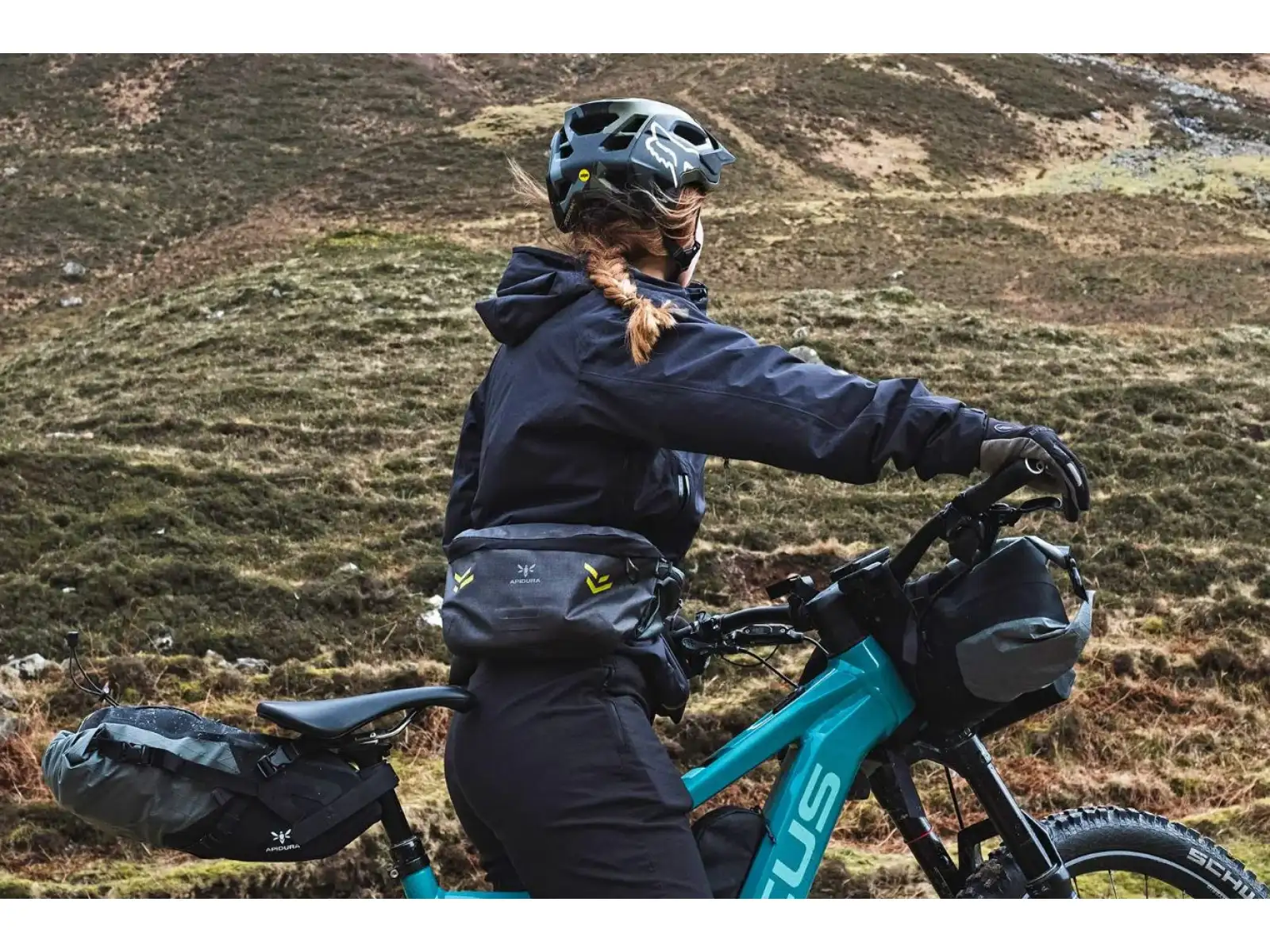 Apidura Backcountry podsedlová taška 10 l čierna/sivá