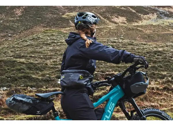 Apidura Backcountry podsedlová taška 10 l čierna/sivá