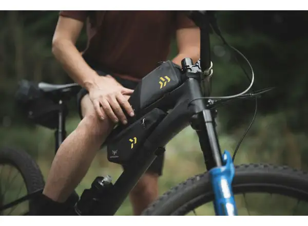 Apidura Backcountry brašňa na hornú rámovú trubku 1 l