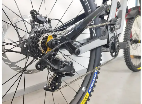 Veľkosť zjazdového bicykla GT Fury Custom. M