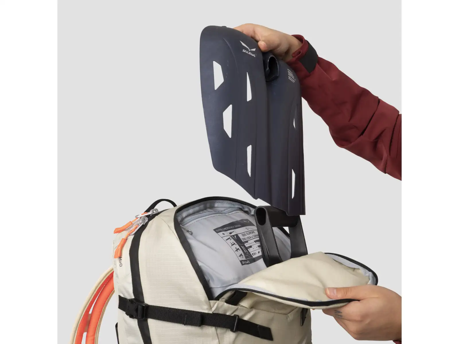 Salewa Sella 24 l dámsky batoh Black Out