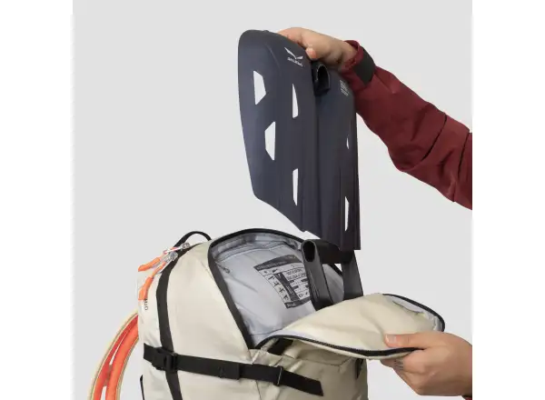 Salewa Sella 24 l dámsky batoh Black Out