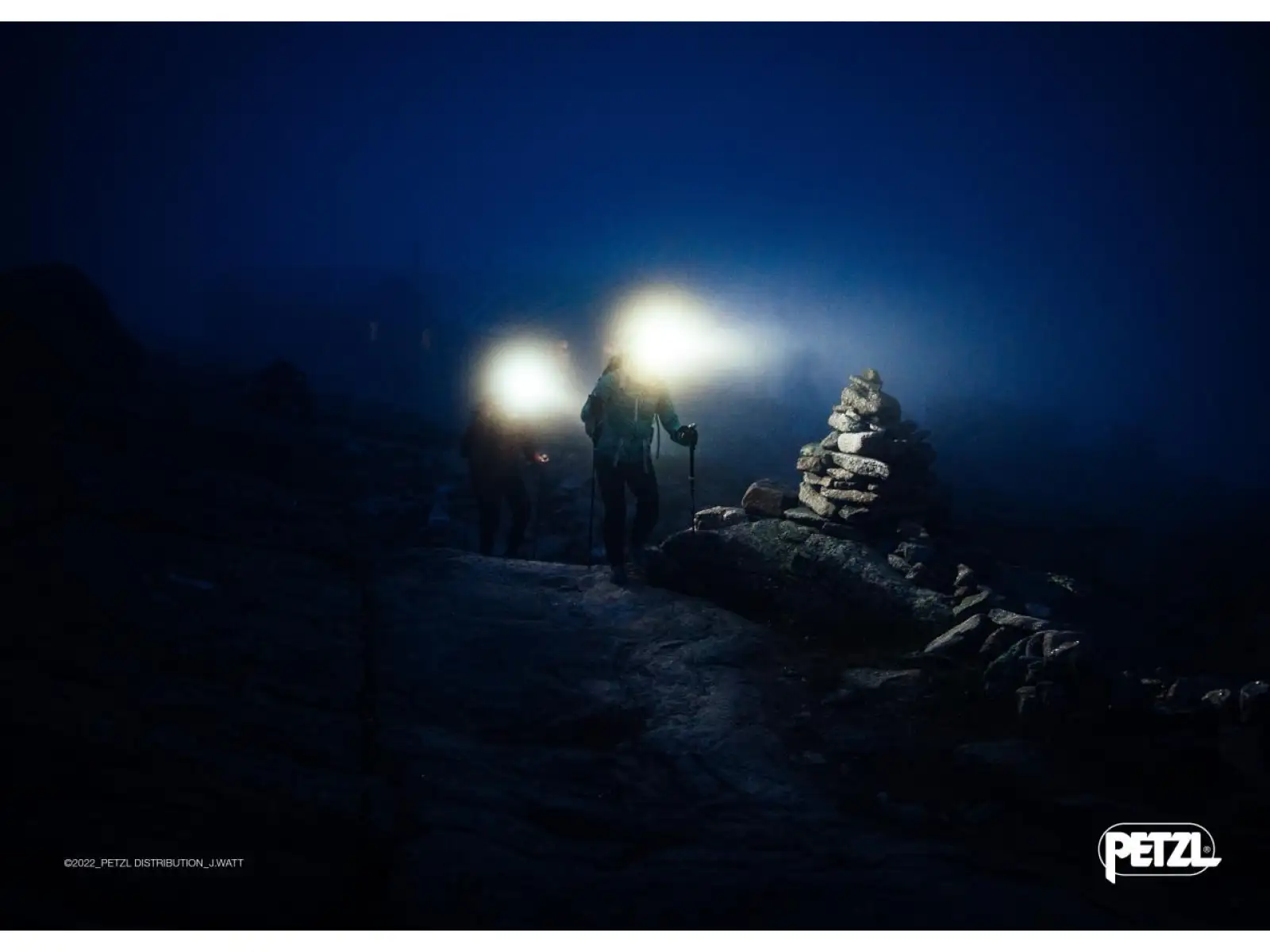Čelovka Petzl Actik Core modrá