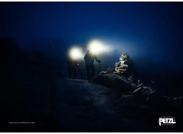 Čelovka Petzl Actik Core modrá