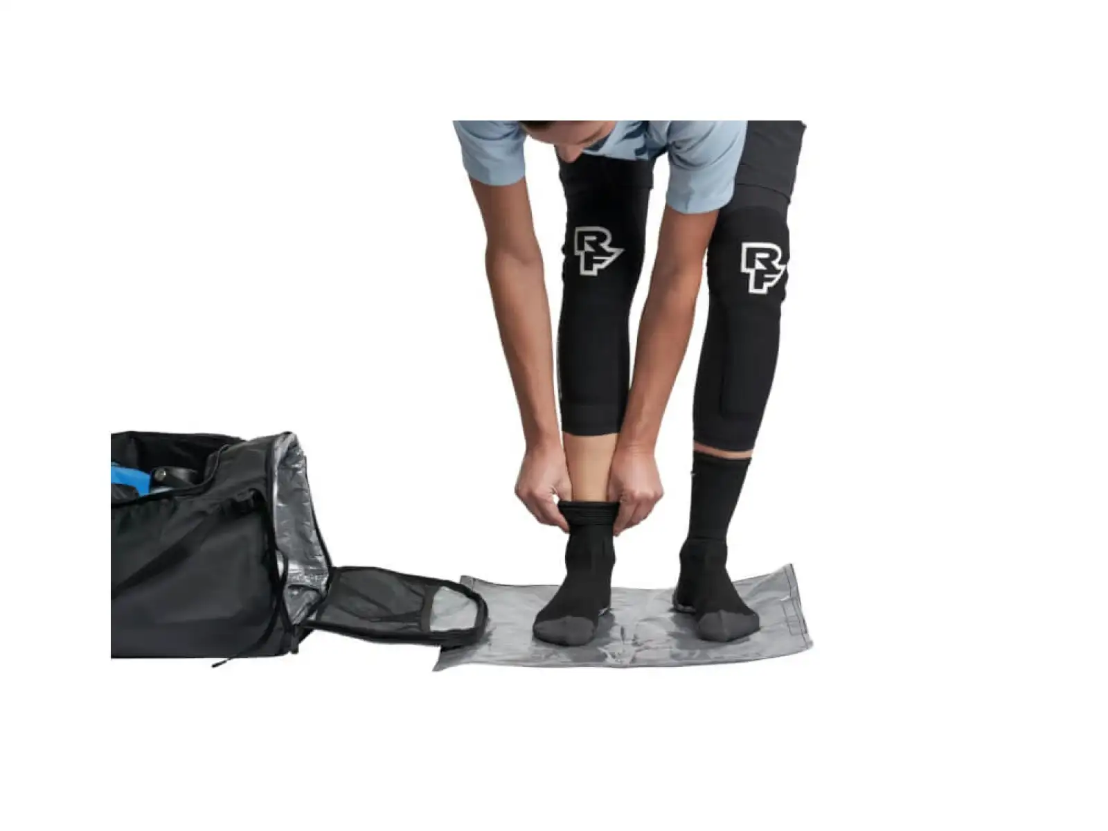 Cestovná taška Race Face Stash Gear Bag stealth