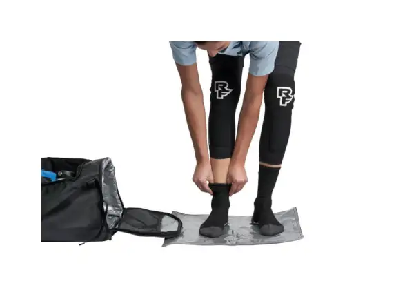 Cestovná taška Race Face Stash Gear Bag stealth