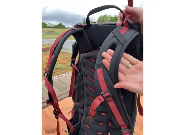 Salewa Puez dámsky batoh 32 l + 5 l Syrah/Black Out