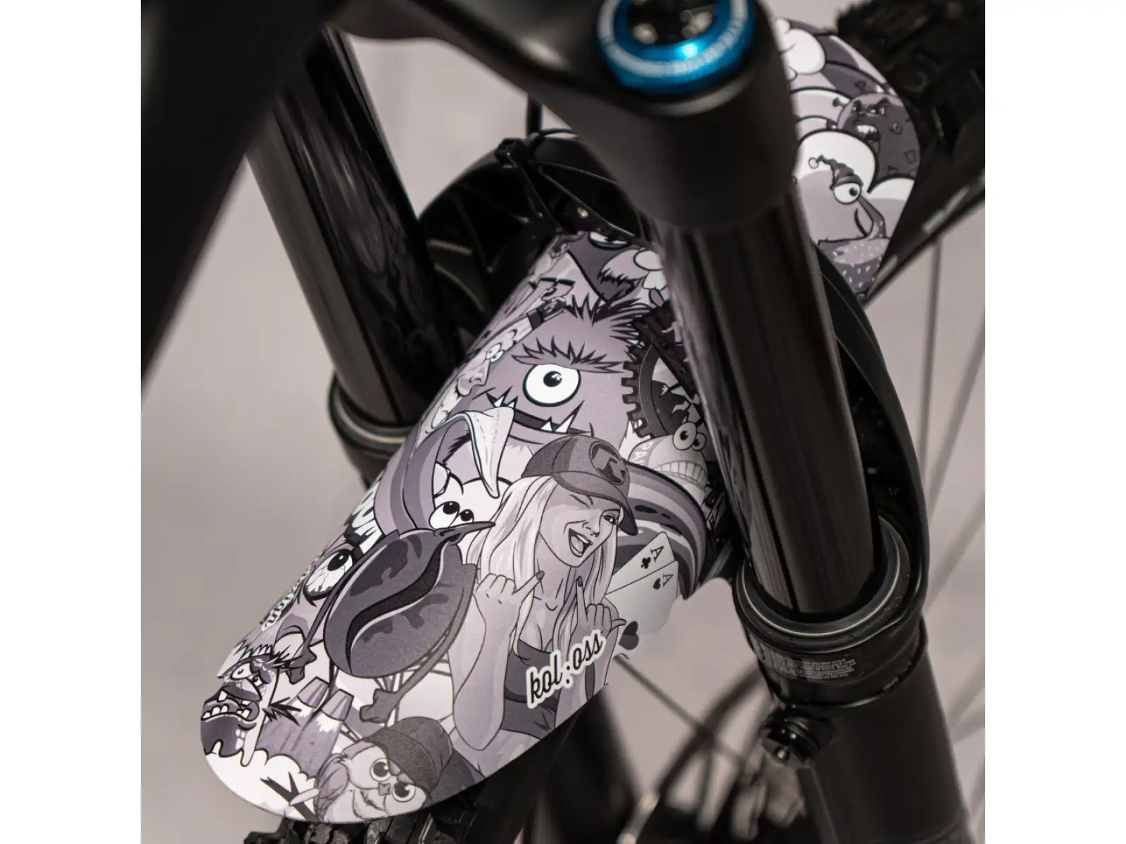 Rie:sel Design Kol:oss Fender Stickerbomb Eyecatcher Ultra Black