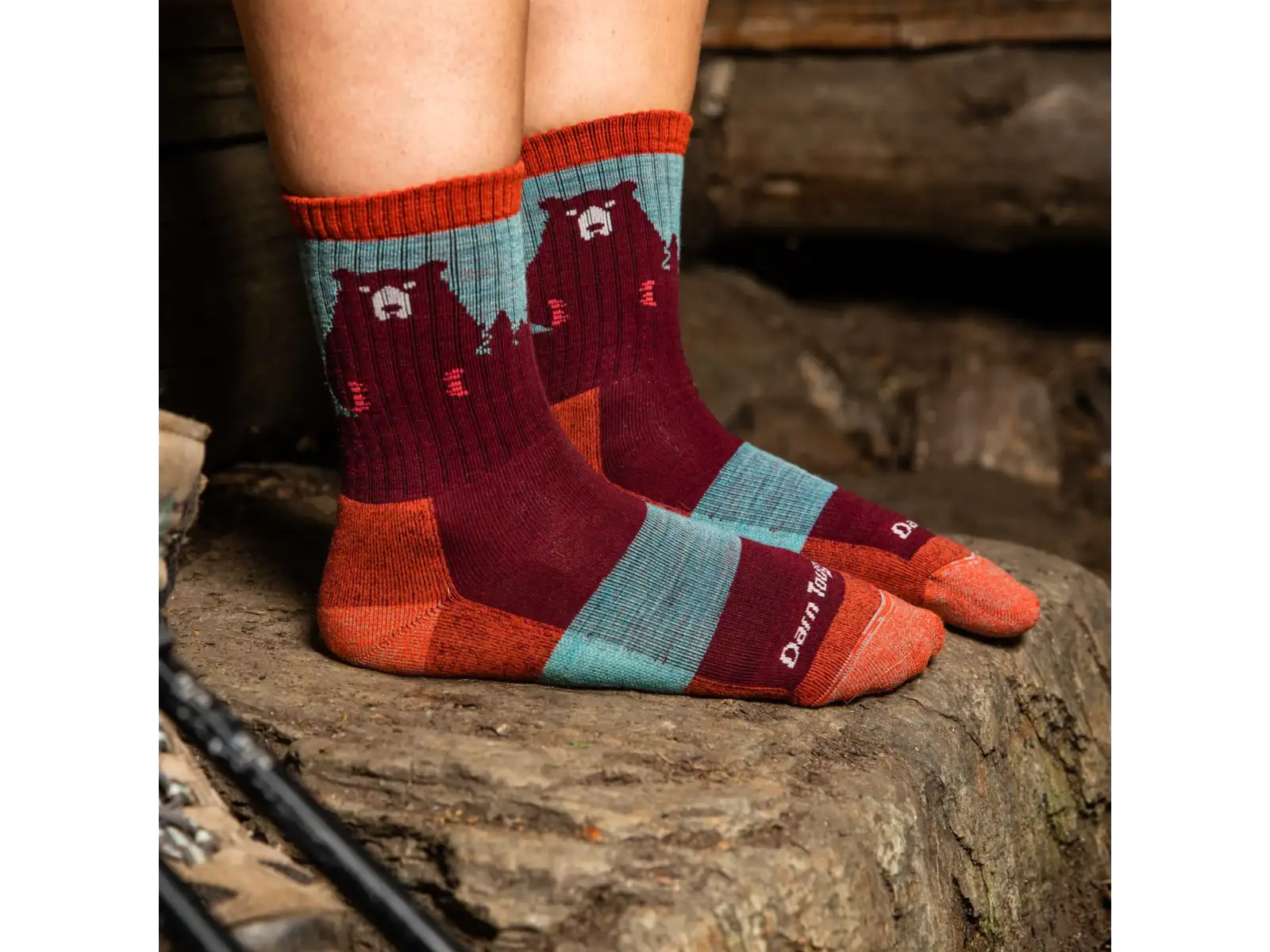 Darn Tough Bear Town Micro Crew Lightweight Cushion dámske ponožky Burgundy