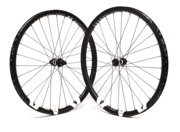 FFWD OUTLAW Alu 26 mm gravel vypletené kolesá
