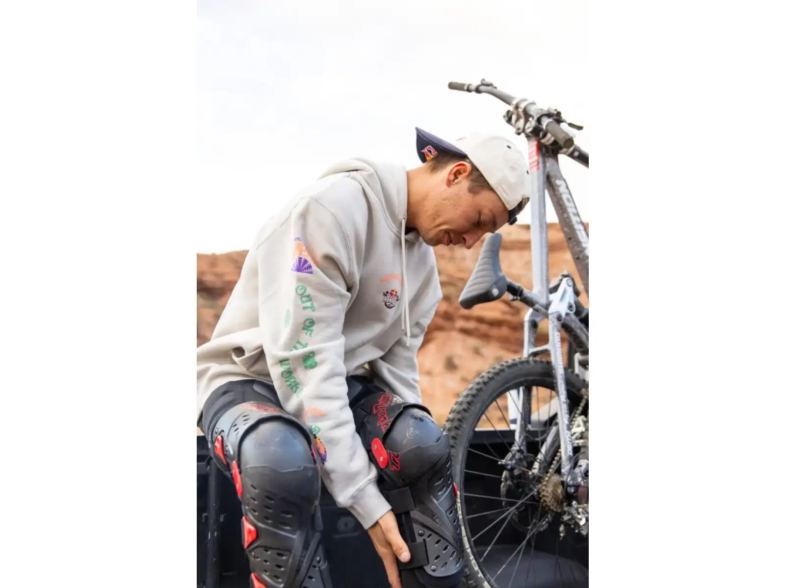 Troy Lee Designs x Red Bull Rampage Valley of Gods pánska mikina Bone