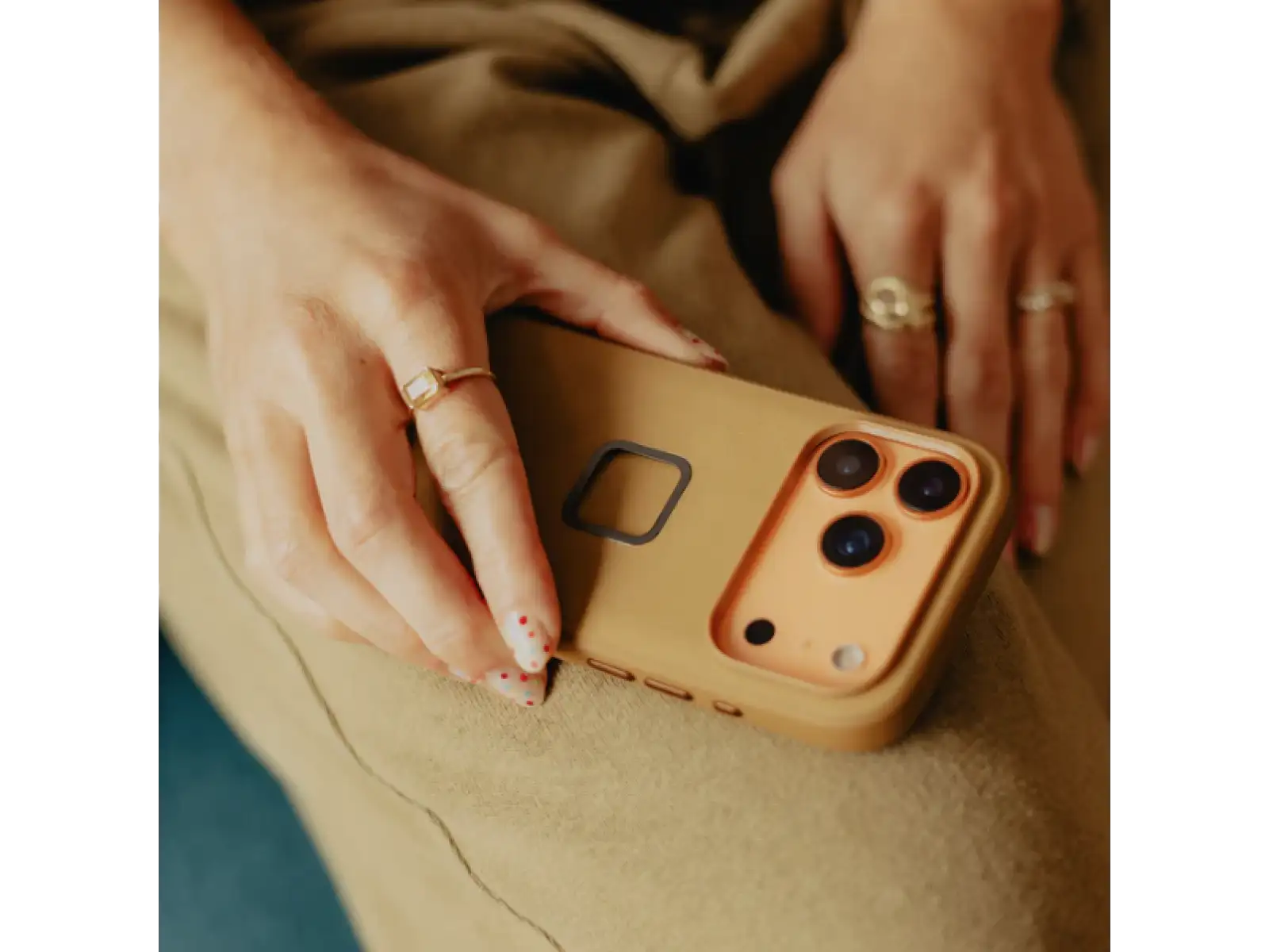 Peak Design Everyday Clarino puzdro iPhone 17 Pro Max Tan