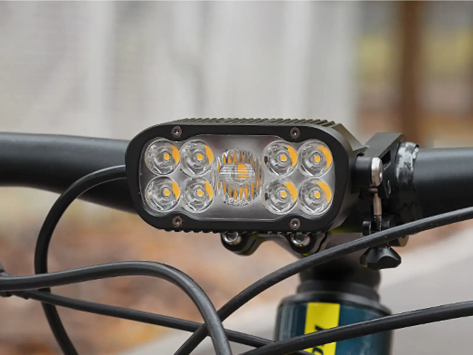 Ravemen XR6000 predné svetlo