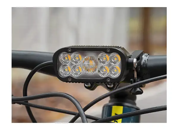 Ravemen XR6000 predné svetlo