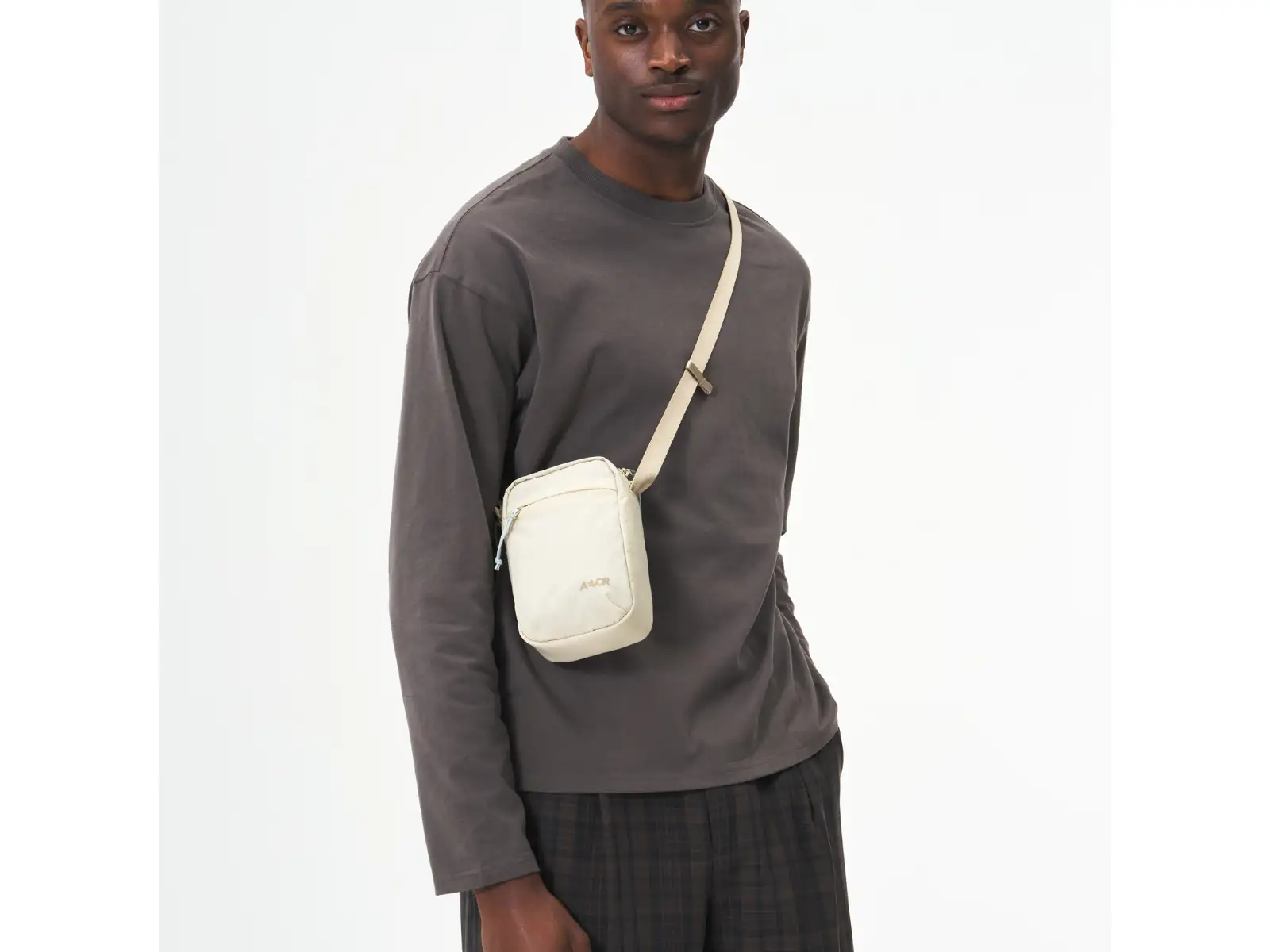 Aevor Easy Ride Pouch taška cez rameno Off-White