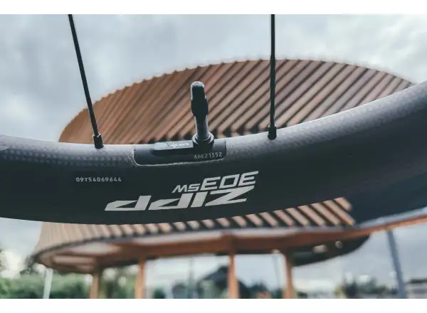 Zipp 303 SW Carbon Tubeless CenterLock A1 predné zapletené koleso