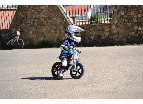 First Bike Street detské odrážadlo červená