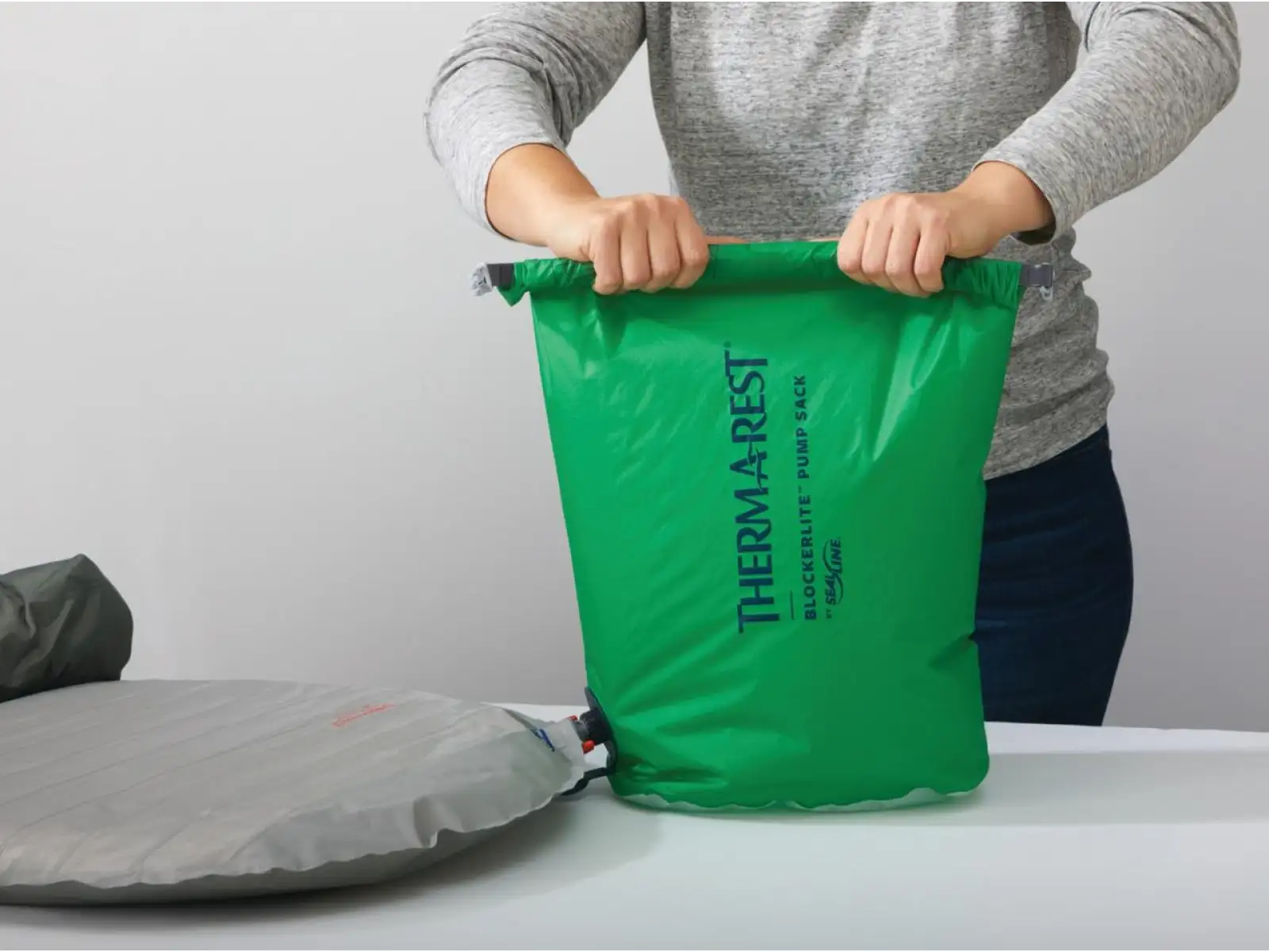 Therm-A-Rest Nafukovací vankúš pre karimatku.