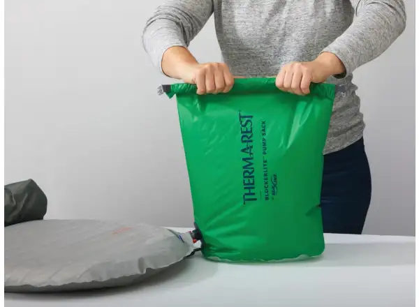Therm-A-Rest Nafukovací vankúš pre karimatku.