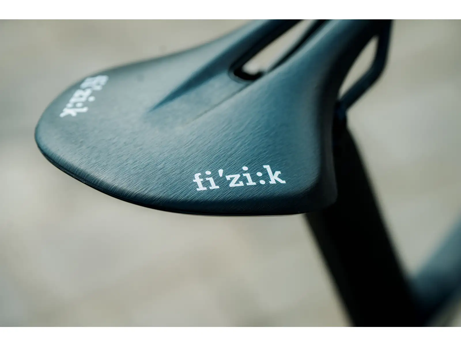 Raymon Arva Ultra 24S Ultegra Di2 cestný bicykel carbon stealth
