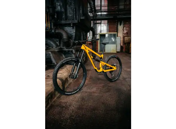 Nukeproof Mega 297 Pro Alloy Eagle 90 celoodpružený bicykel Yellow