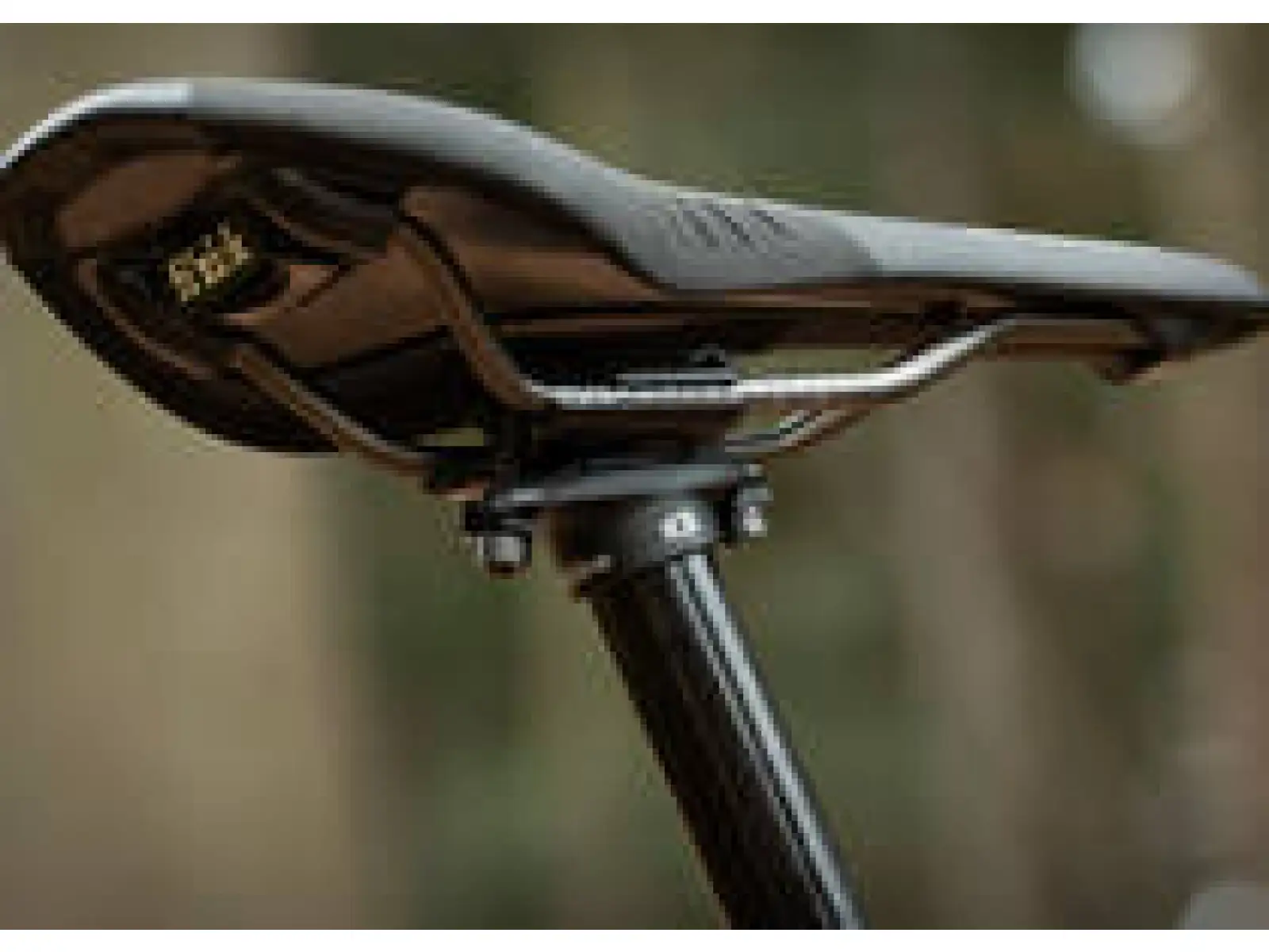 Superior Team XF 29 Issue R celoodpružený horský bicykel Matte Carbon/Chrome/Team Red
