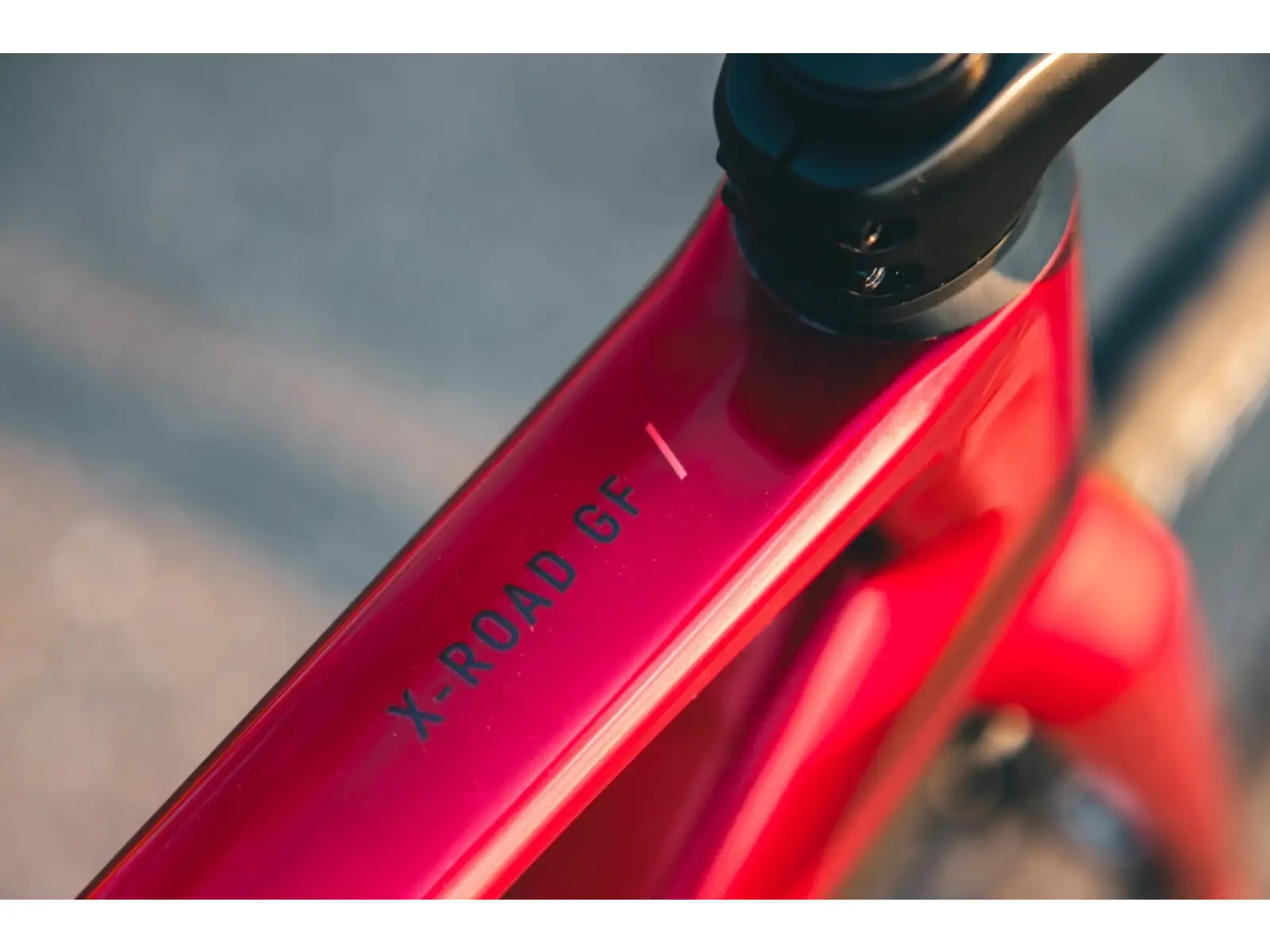 Superior X-Road 9.8 GF lesklý karbón červený
