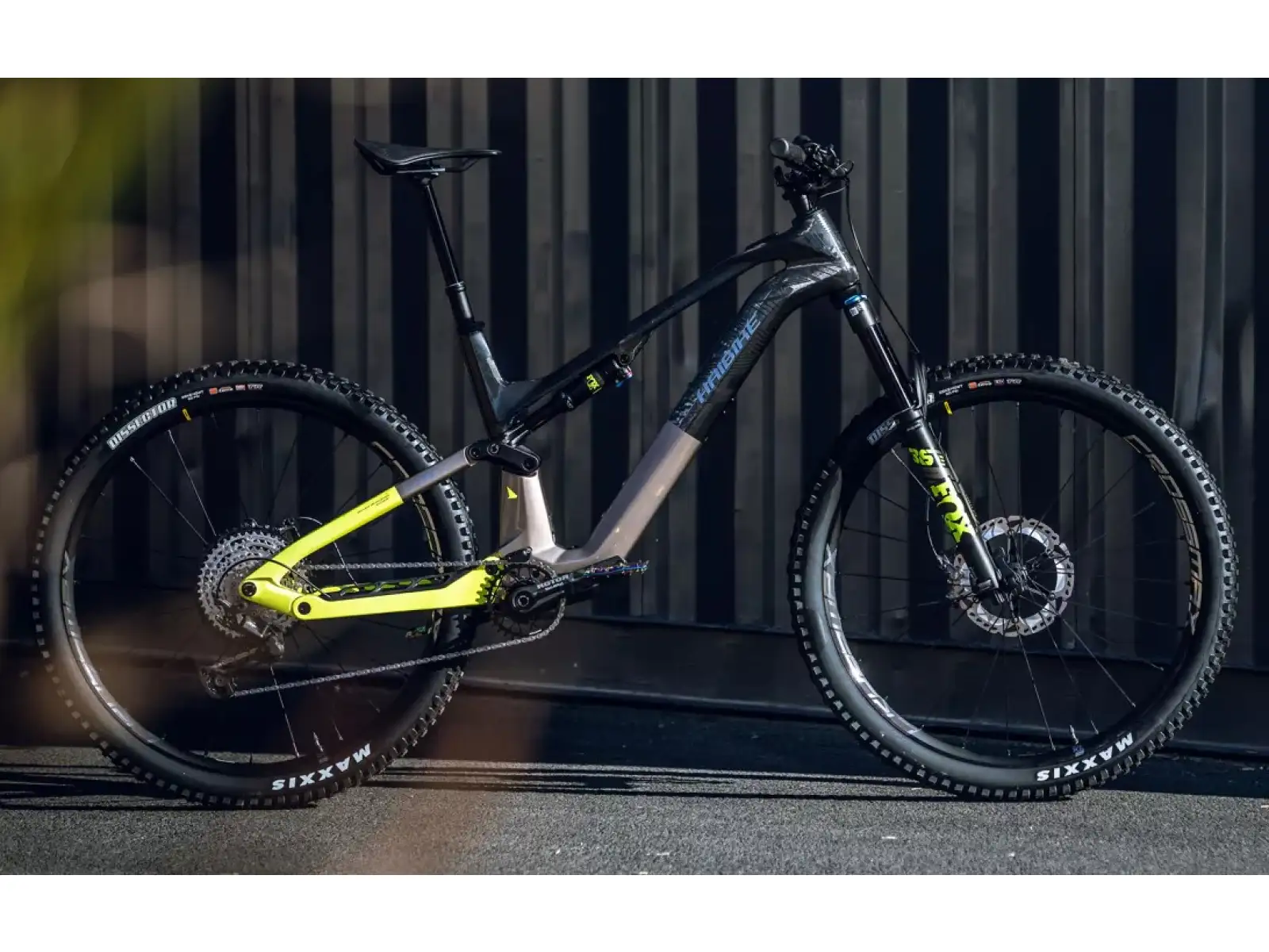 Haibike Lyke CF 11 430 Wh celoodpružený elektrobicykel Carbon/Sand/Lime Gloss