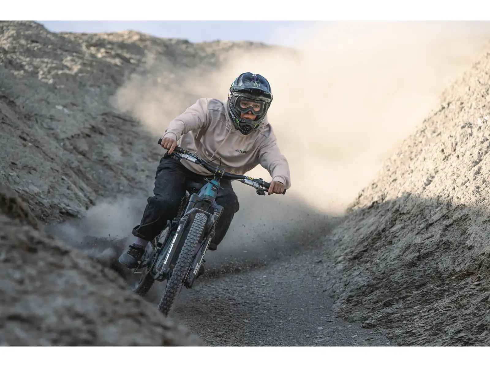 Santa Cruz Bullit 4 C MX 27 90 CH elektrobicykel Matte Carbon