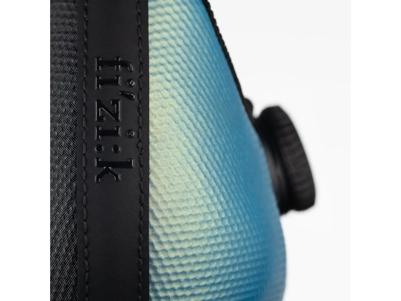 Fizik Tempo Decos Carbon Iridiscent cestné pánske tretry Black/Light Blue