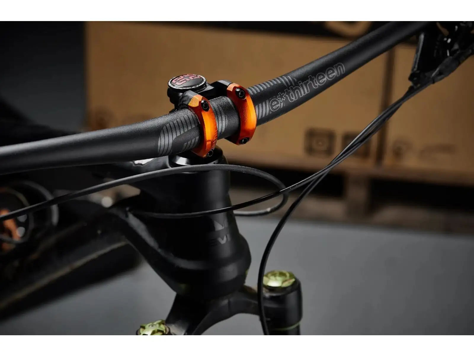 E-13 Plus 35 predstavec 40 mm Black/Naranja