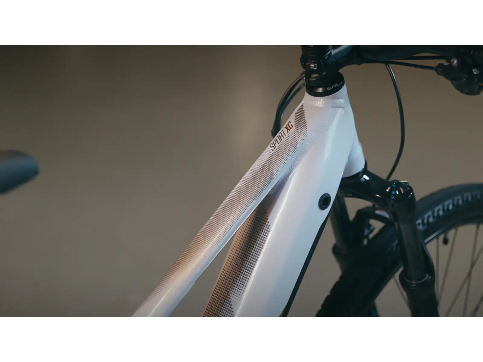 Superior eXC 7019 WB horský elektrobicykel Gloss White/Copper
