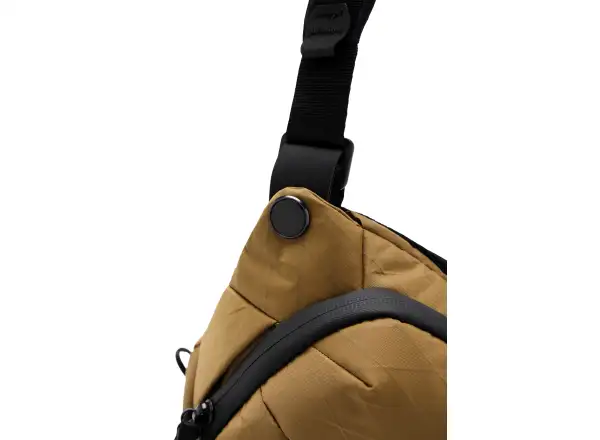 Peak Design Everyday Sling 3 l batoh Coyote