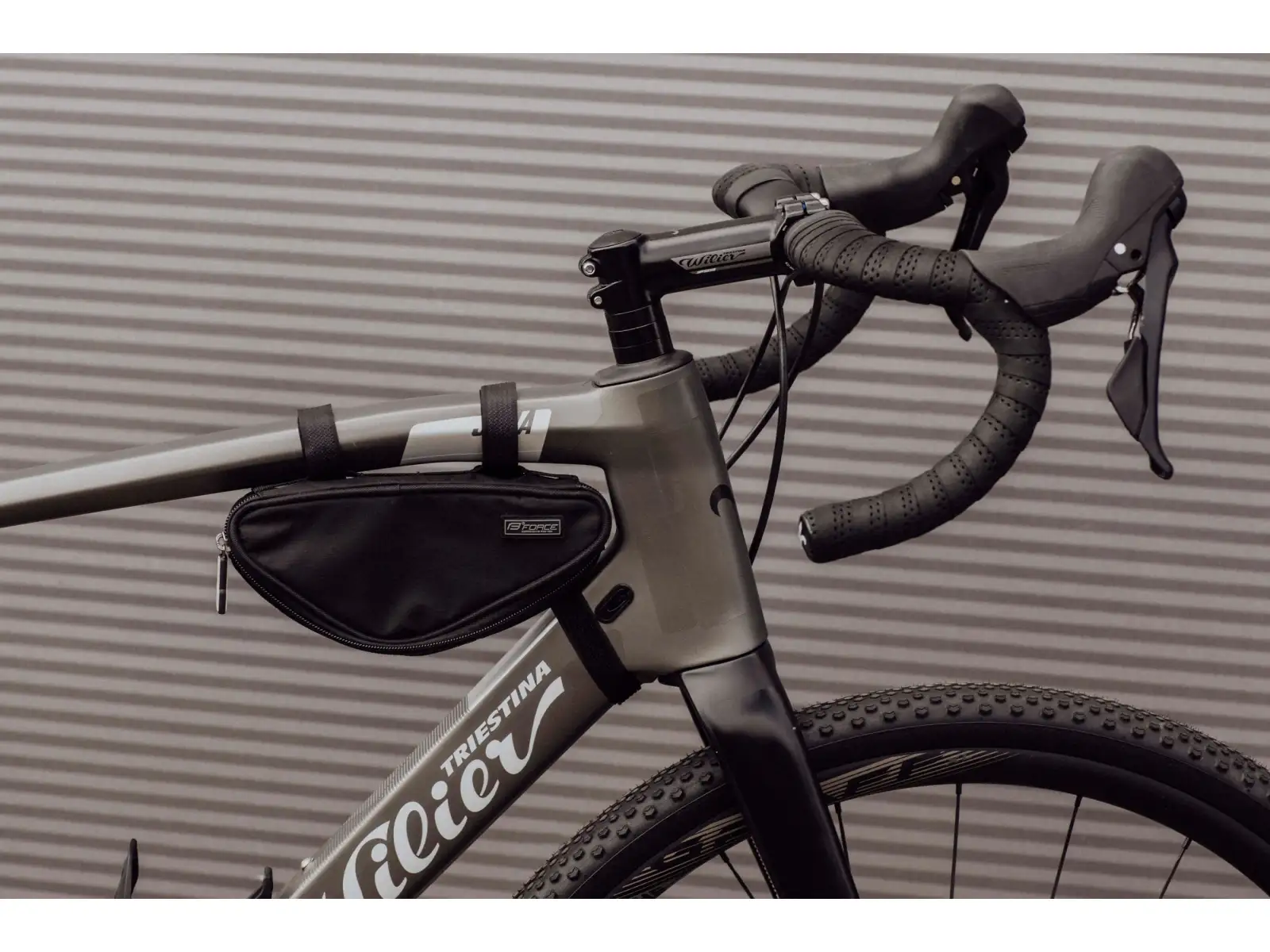 Force Trinity rámová brašňa pre e-bike 0,6 l čierna