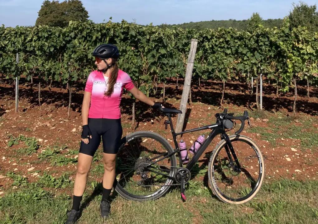 Ambasadorka Klára testovala gravel Cannondale Topstone v Chorvatsku