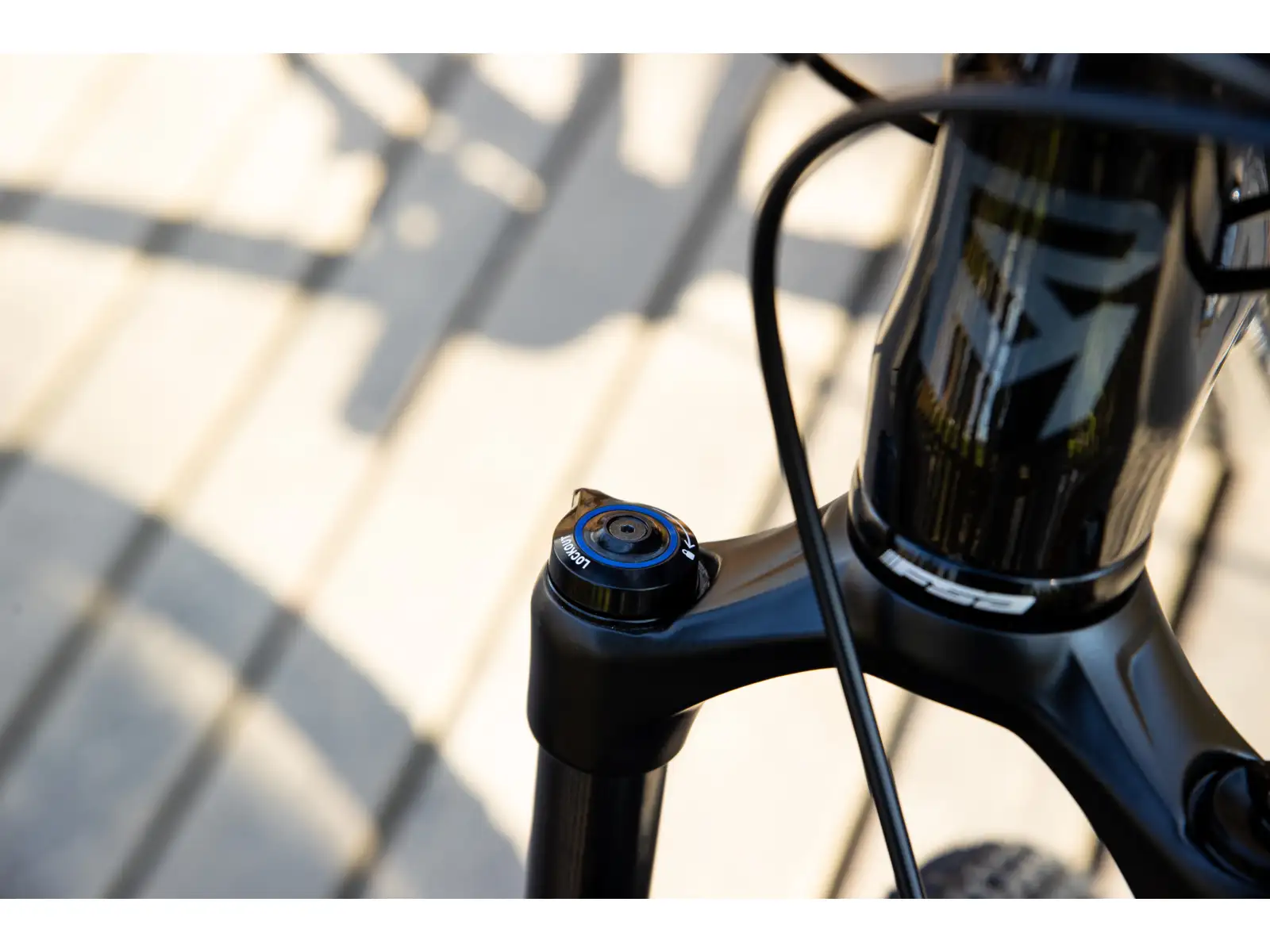 Rock Machine Blizz Cr 20 horský bicykel Gloss Basalt Black