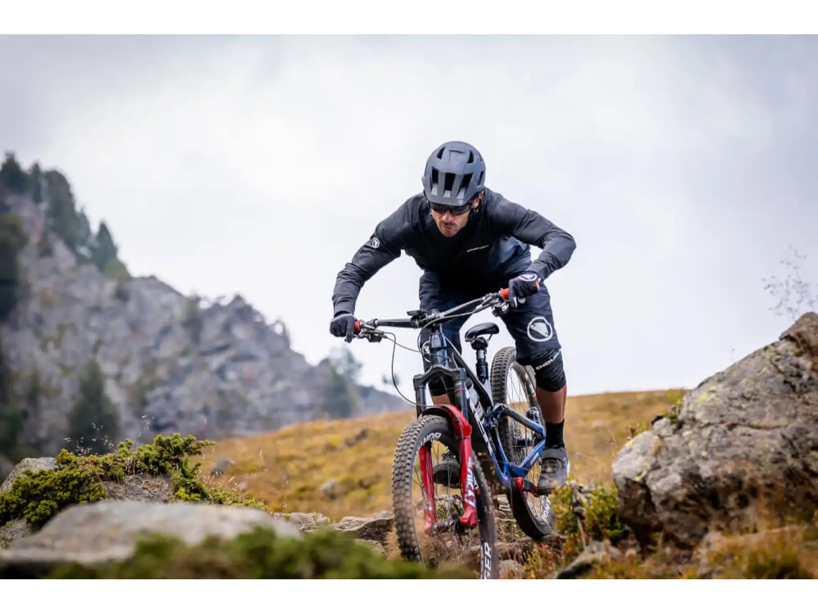 Endura Hummvee Plus MTB prilba Electric Blue