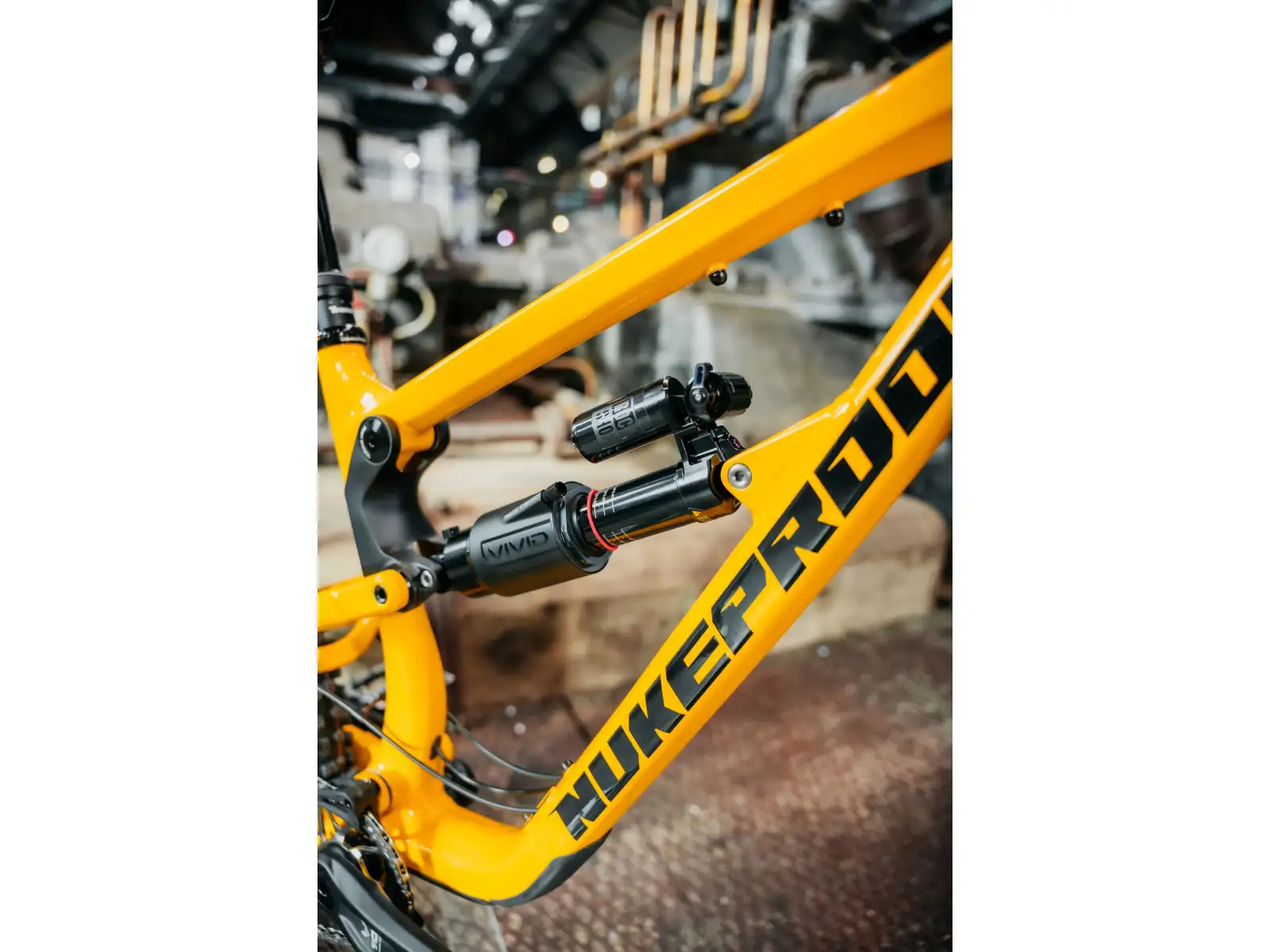 Nukeproof Mega 297 Pro Alloy Eagle 90 celoodpružený bicykel Yellow
