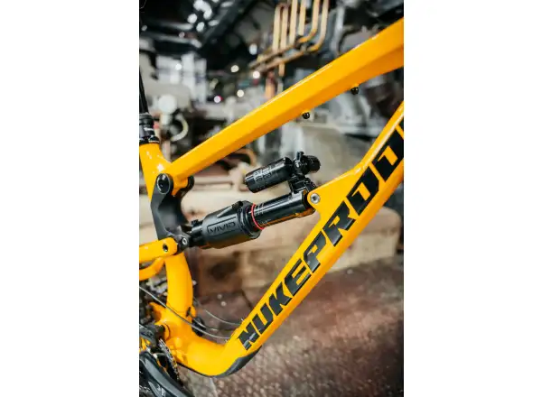 Nukeproof Mega 297 Pro Alloy Eagle 90 celoodpružený bicykel Yellow
