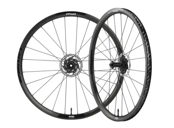 FFWD Outride spletené gravel kolesá, náboje DT Swiss 350 Matt Black.