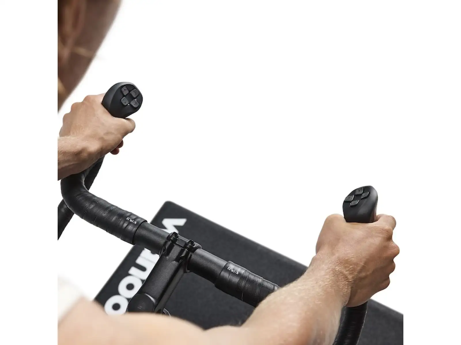 Wahoo KICKR Bike Pro Smart Bike trenažér
