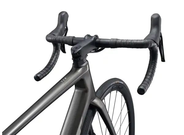 Giant TCR Advanced 2 KOM cestný bicykel Stealth Chrome