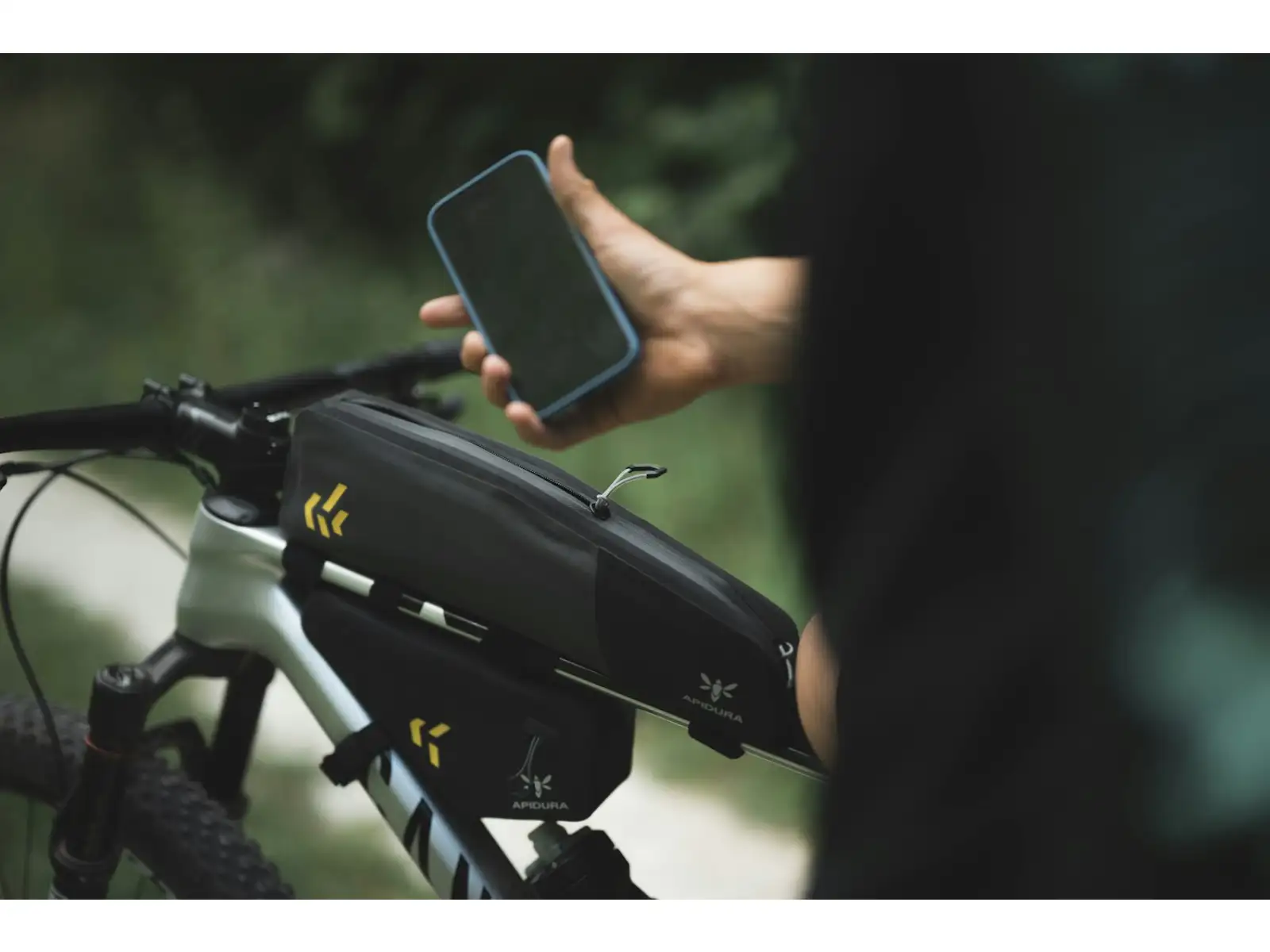 Apidura Backcountry taška na rámovú trubku 1,8 l