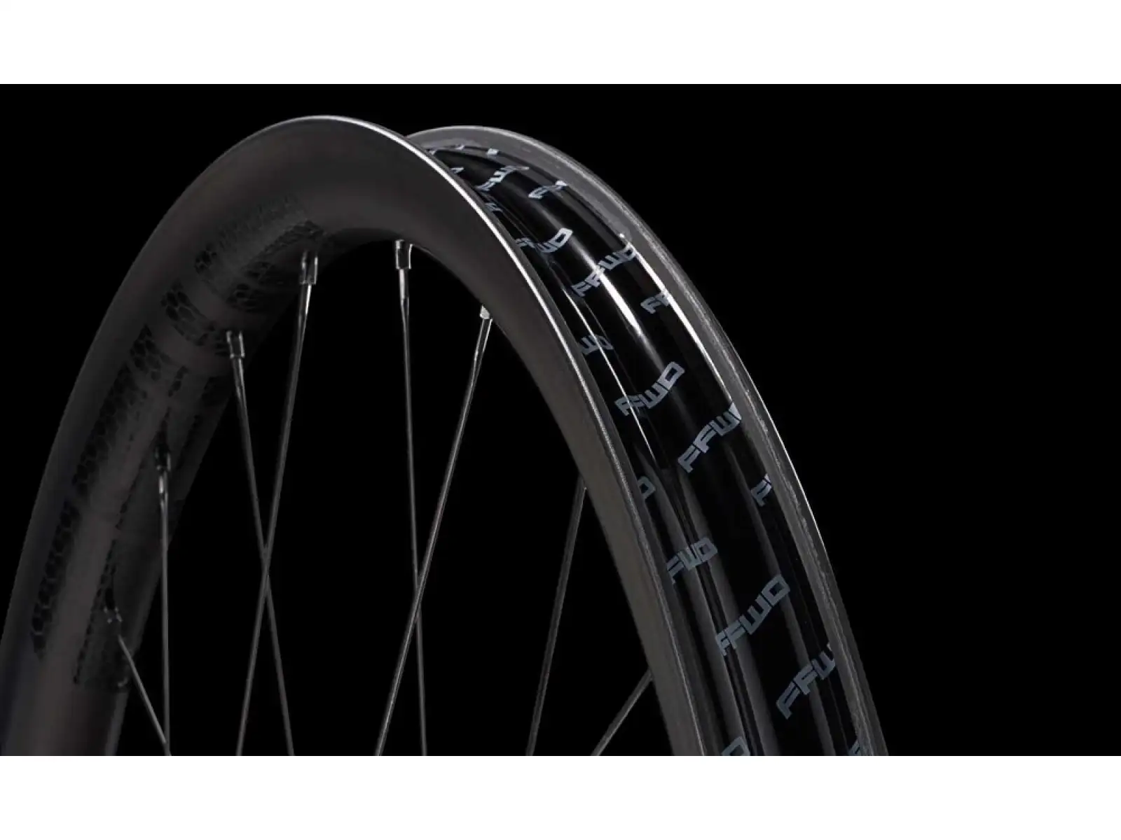FFWD OUTLAW Carbon Boost 30 mm 29" vypletené kolesá MattBlack