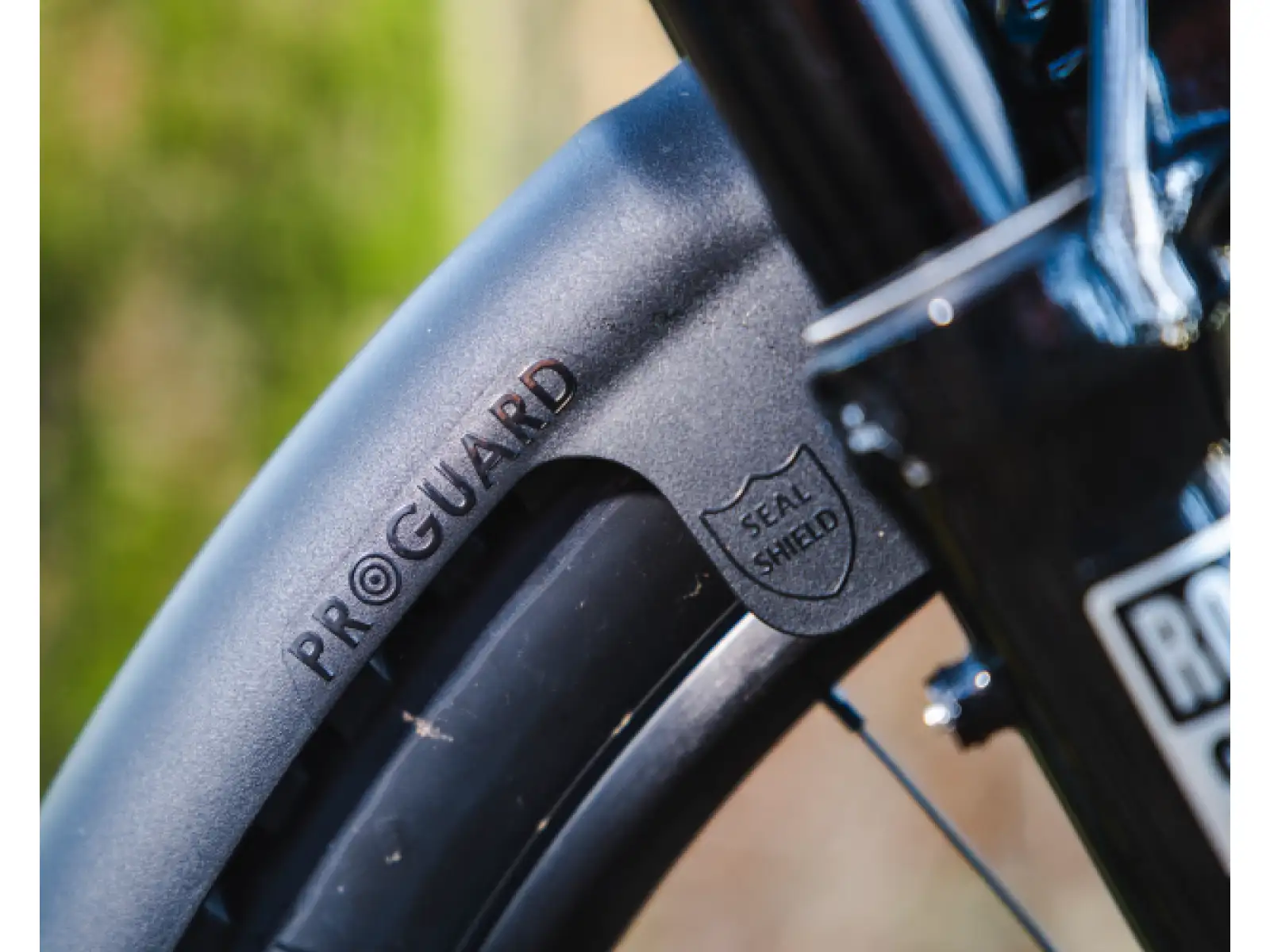 RRP ProGuard Standard Bolt-On V2 predný blatník čierna