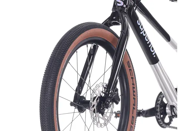 Superior TEAM 20 bicykel Gloss Brushed Alu / Rainbow Black 9.0"