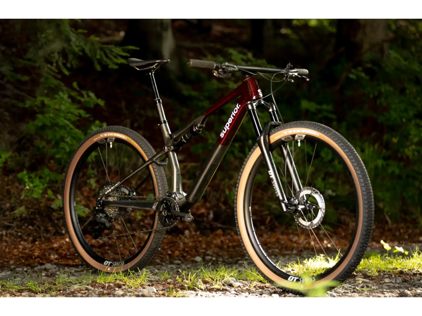 Superior XF 9.6 Team celoodpružený bicykel Gloss Carbon/Red Carbon